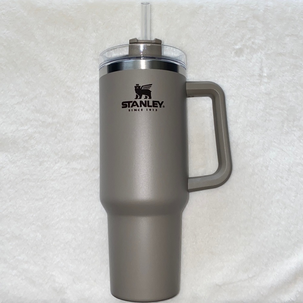 *NEW W/ BOX!* Stanley Quencher 40 oz Tumbler - SILT